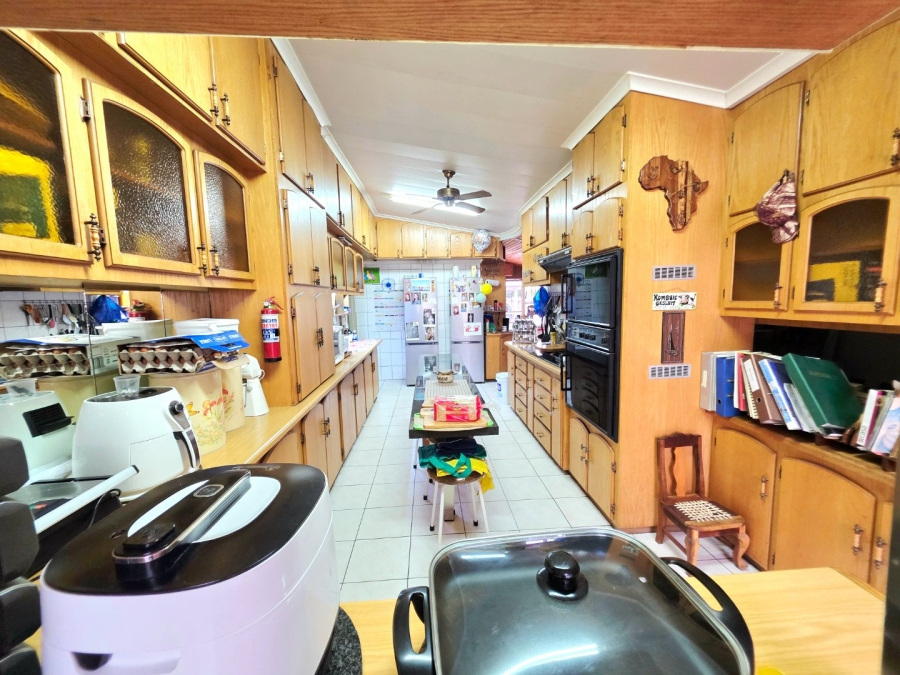 6 Bedroom Property for Sale in Brandwag Free State